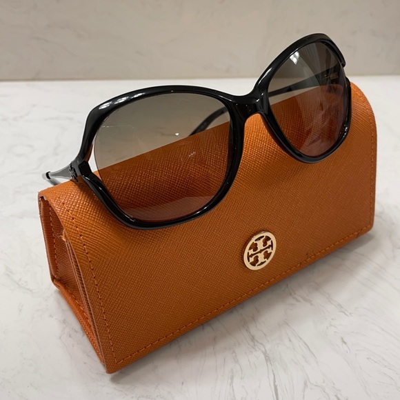 Tory Burch Accessories - Tory Burch 🍀Like New🍀 Sunglasses